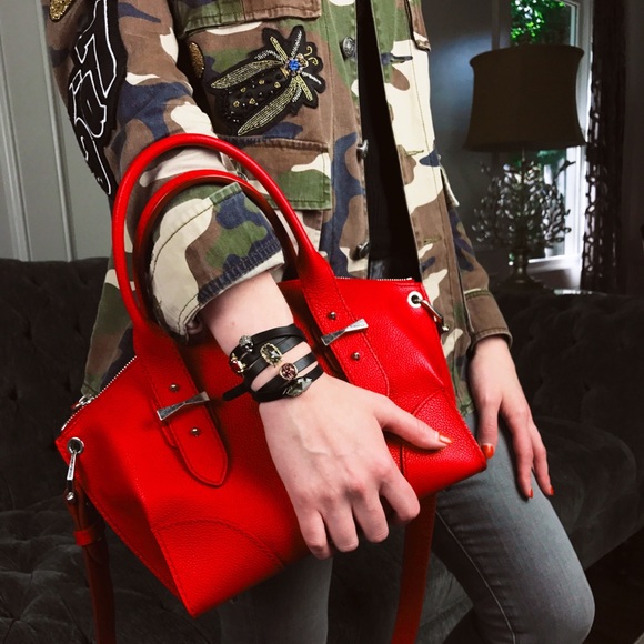 Meet your Posher, Luna - Picture 2 of 6